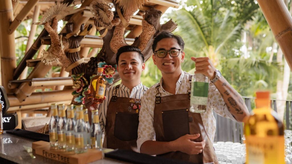 Ardi and Bojes behind the bar during the 8 Hands collaborative dining night at Klive Beach Club, presenting cocktails as part of a chef and bartender collaboration in Bali.